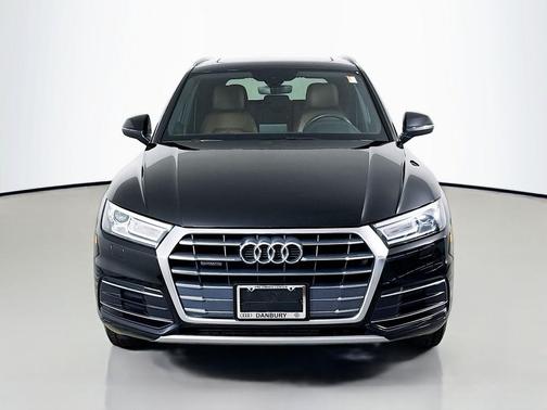 Mythos Black Metallic 2019 Audi Q5 2.0T Premium