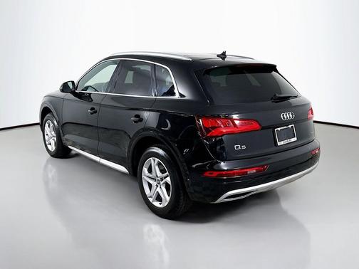 Mythos Black Metallic 2019 Audi Q5 2.0T Premium