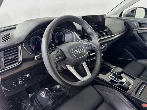 Daytona Gray Pearl Effect 2023 Audi Q5 45 S line Prestige