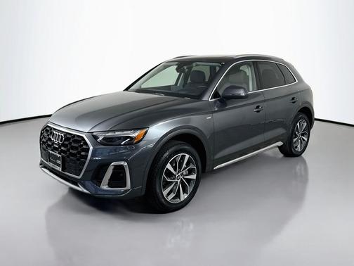 Daytona Gray Pearl Effect 2023 Audi Q5 45 S line Prestige