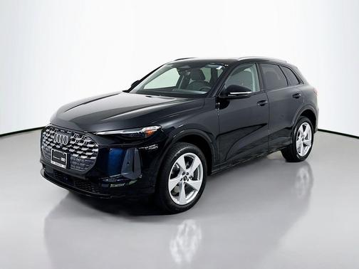 Mythos Black Metallic 2025 Audi Q5 Premium Plus TFSI quattro S tronic
