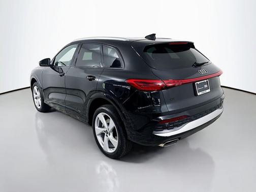Mythos Black Metallic 2025 Audi Q5 Premium Plus TFSI quattro S tronic