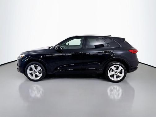 Mythos Black Metallic 2025 Audi Q5 Premium Plus TFSI quattro S tronic