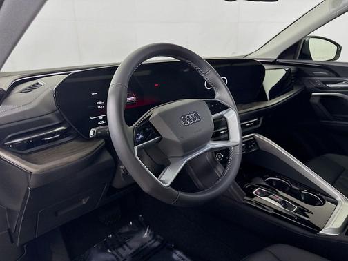 Mythos Black Metallic 2025 Audi Q5 Premium Plus TFSI quattro S tronic