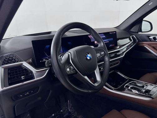Skyscraper Grey Metallic 2026 BMW X5 xDrive40i