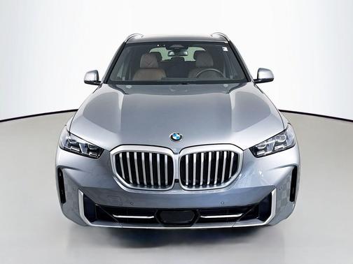 Skyscraper Grey Metallic 2026 BMW X5 xDrive40i