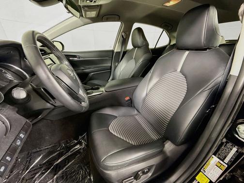 Midnight Black Metallic 2020 Toyota Camry SE
