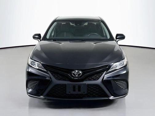 Midnight Black Metallic 2020 Toyota Camry SE