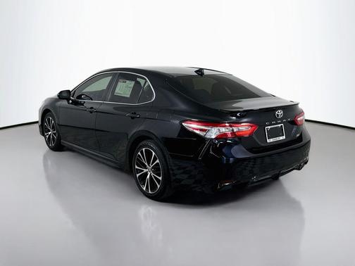 Midnight Black Metallic 2020 Toyota Camry SE