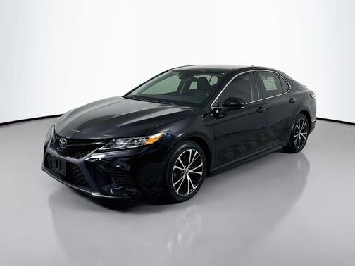 Midnight Black Metallic 2020 Toyota Camry SE