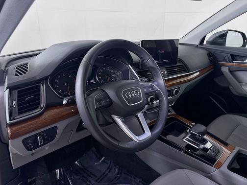 Manhattan Gray Metallic 2023 Audi Q5 40 Premium