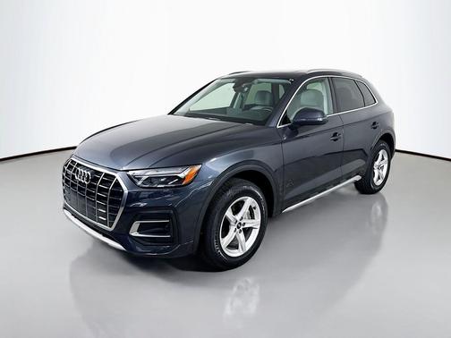 Manhattan Gray Metallic 2023 Audi Q5 40 Premium