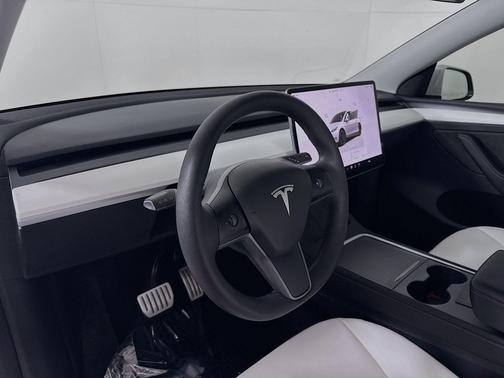 Pearl White Multi-Coat 2023 Tesla Model Y Performance Dual Motor All-Wheel Drive