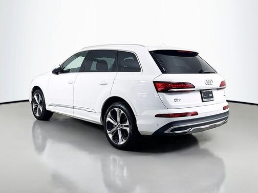 2022 Audi Q7 55 Premium Plus
