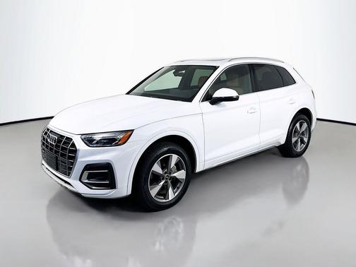 Glacier White Metallic 2023 Audi Q5 40 Premium