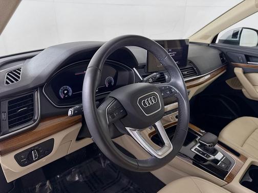 2023 Audi Q5 45 S line Premium Plus