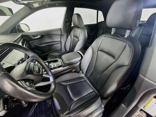 Orca Black Metallic 2019 Audi Q8 3.0T Premium