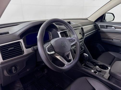 2023 Volkswagen Atlas 3.6L SE w/Technology