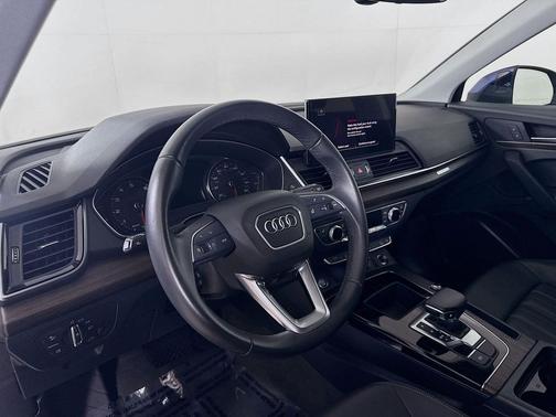 Navarra Blue Metallic 2023 Audi Q5 40 Premium