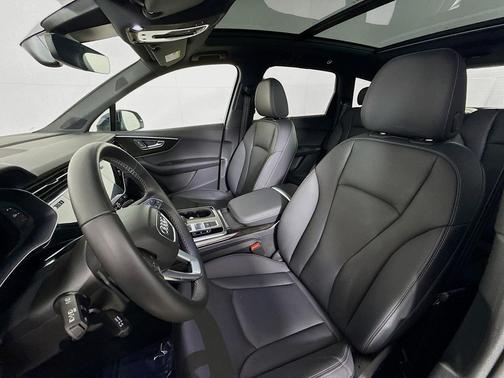 2025 Audi Q7 45 Premium Plus