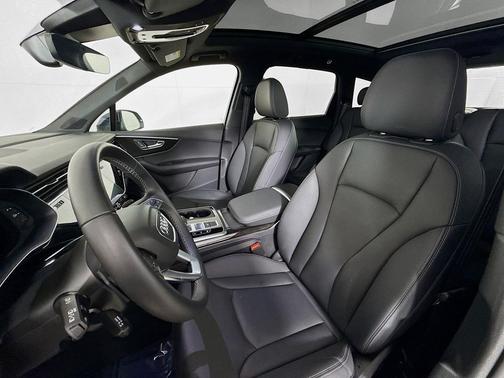 2025 Audi Q7 45 Premium Plus