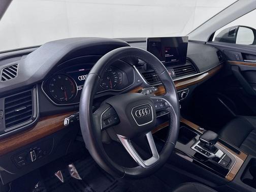 2023 Audi Q5 45 S line Premium