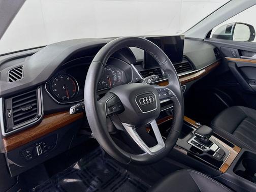 Florett Silver Metallic 2023 Audi Q5 45 S line Premium