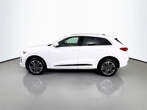 Arkona White 2025 Audi Q5 Premium TFSI quattro S tronic