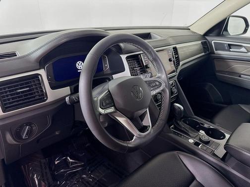 2022 Volkswagen Atlas 3.6L SE w/Technology