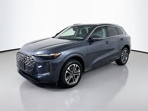 Tambora Gray Metallic 2025 Audi Q5 Premium TFSI quattro S tronic
