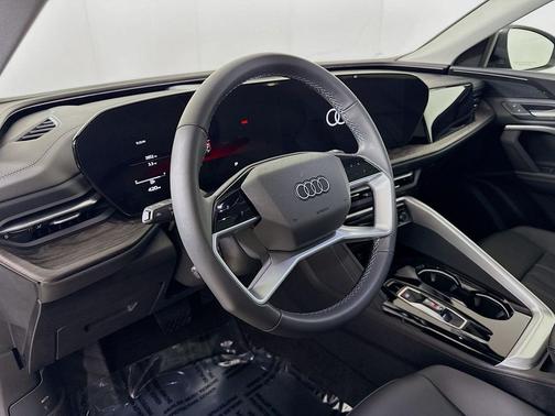 Tambora Gray Metallic 2025 Audi Q5 Premium TFSI quattro S tronic