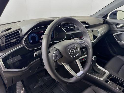 2024 Audi Q3 Premium 45 TFSI S line quattro Tiptronic