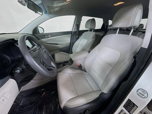 Dazzling White 2018 Hyundai TUCSON SEL