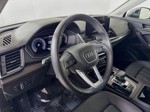 2023 Audi Q5 45 S line Premium Plus