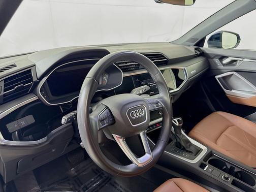 2023 Audi Q3 Premium 45 TFSI S line quattro Tiptronic