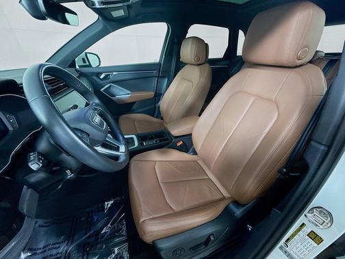 Glacier White Metallic 2023 Audi Q3 45 S line Premium Plus
