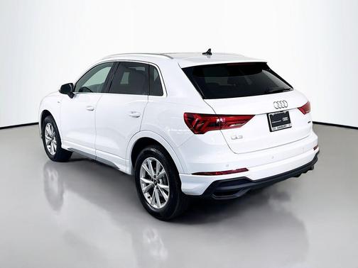 Glacier White Metallic 2023 Audi Q3 45 S line Premium Plus