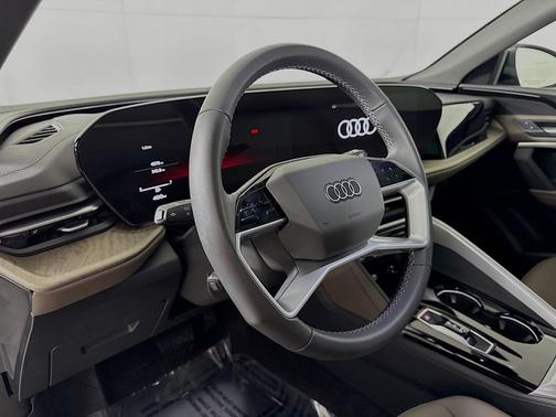 2025 Audi Q5 Premium TFSI quattro S tronic