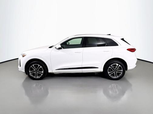 Arkona White 2025 Audi Q5 Premium TFSI quattro S tronic