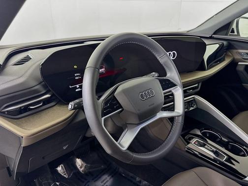 Arkona White 2025 Audi Q5 Premium TFSI quattro S tronic