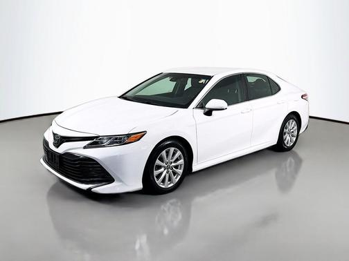 Super White 2018 Toyota Camry LE