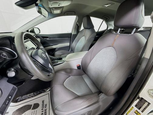 Super White 2018 Toyota Camry LE