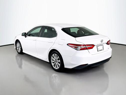 Super White 2018 Toyota Camry LE