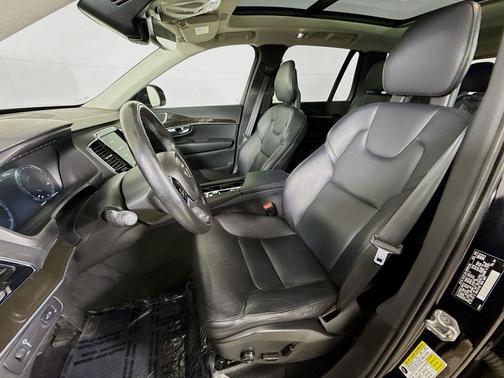Onyx Black Metallic 2018 Volvo XC90 T5 Momentum