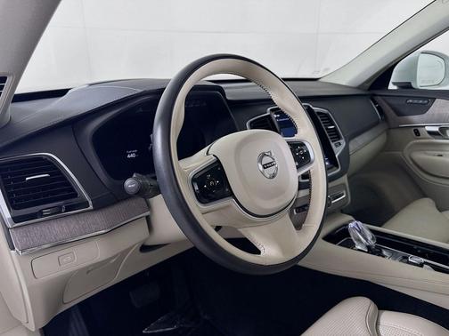 Crystal White Metallic 2023 Volvo XC90 B6 Ultimate 7-Seater