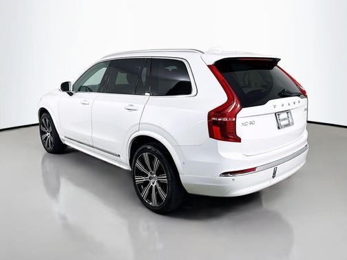 Crystal White Metallic 2023 Volvo XC90 B6 Ultimate 7-Seater