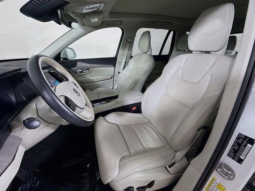 Crystal White Metallic 2023 Volvo XC90 B6 Ultimate 7-Seater
