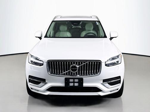 Crystal White Metallic 2023 Volvo XC90 B6 Ultimate 7-Seater