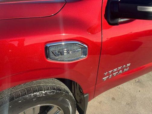 2017 Nissan Titan SV