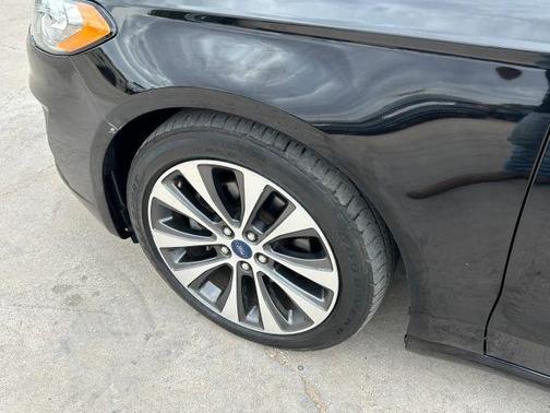 Black 2019 Ford Fusion SE